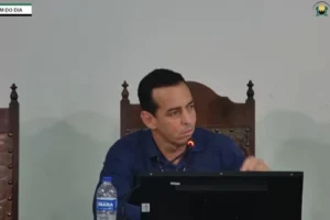 Reportagens do Mais Minas sobre vale-alimentação e bebidas alcoólicas dominam sessão da Câmara de Ouro Preto Reportagens do Mais Minas sobre vale-alimentação e bebidas alcoólicas dominam sessão da Câmara de Ouro Preto