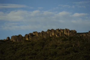Parque Estadual do Itacolomi está com cinco vagas abertas para atuação presencial na unidade entre Ouro Preto e Mariana