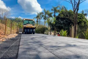 Prefeitura de Itabirito inicia pavimentação de 1,5 quilômetro em Ribeirão do Eixo