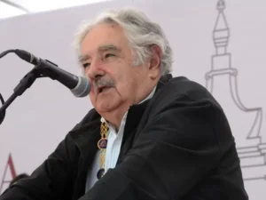 Há 10 anos, em Ouro Preto, Pepe Mujica defendia que a vida não deveria ser consumida apenas pelo trabalho