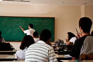 UFJF abre 1.418 vagas para transferência, novo curso e retorno aos estudos UFJF abre 1.418 vagas para transferência, novo curso e retorno aos estudos