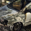 Carro é destruído por incêndio durante a noite em Ouro Preto