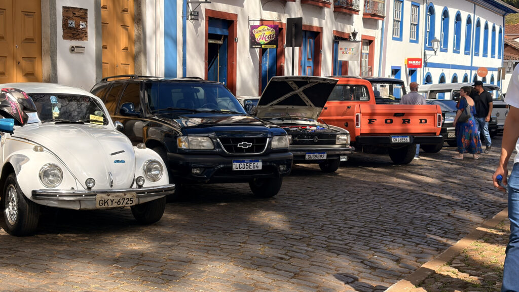 8º Encontro de Veículos Antigos movimenta a Praça Gomes Freire em Mariana 8º Encontro de Veículos Antigos movimenta a Praça Gomes Freire em Mariana