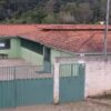 Escola de Amarantina suspende aulas por falta d’água; Saneouro diz que enviou caminhão-pipa