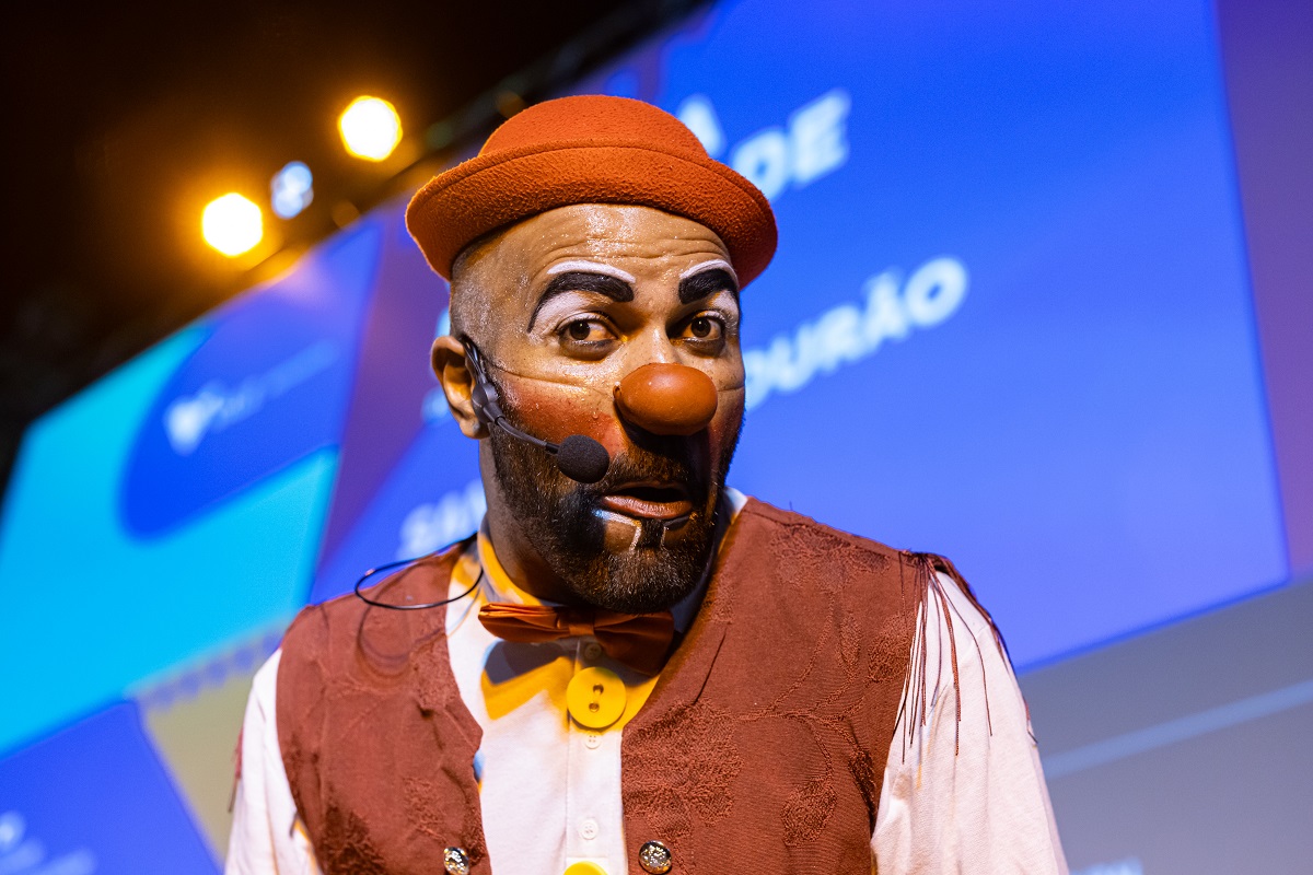 Cinema na Cidade leva sessões gratuitas, música, circo e mágica à Estação Ferroviária de Congonhas nesta sexta e sábado