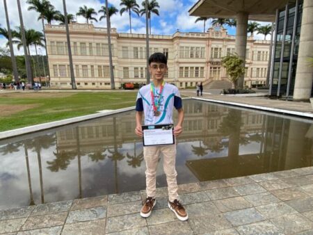 Estudante de Itabirito conquista medalhas estadual e nacional na Olimpíada Brasileira de Matemática Resultado coloca o jovem entre os destaques da competição e reforça o bom desempenho de estudantes de Itabirito em olimpíadas científicas.