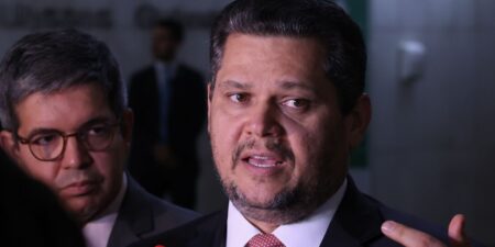 Alcolumbre envia PEC do fim da escala 6×1 para CCJ do Senado Alcolumbre envia PEC do fim da escala 6×1 para CCJ do Senado
