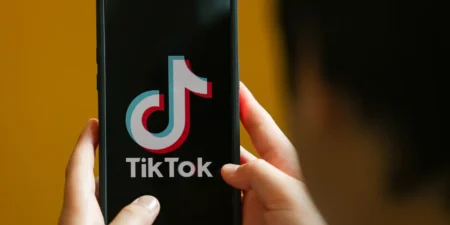 Brasil multa TikTok em R$ 153,7 mi por falhas em dados de adolescentes Brasil multa TikTok em R$ 153,7 mi por falhas em dados de adolescentes