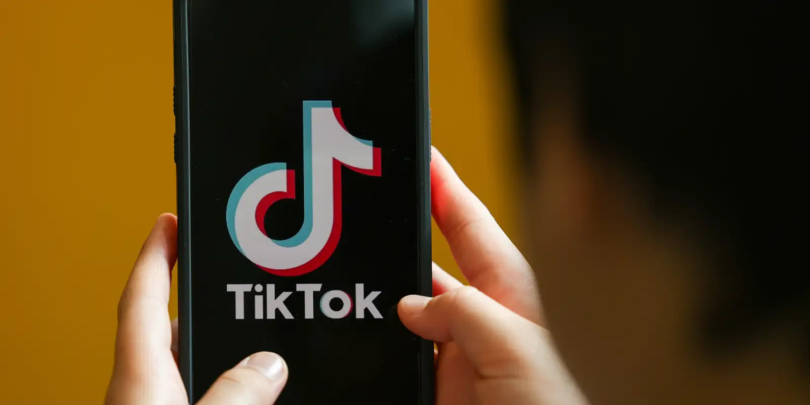 Brasil multa TikTok em R$ 153,7 mi por falhas em dados de adolescentes