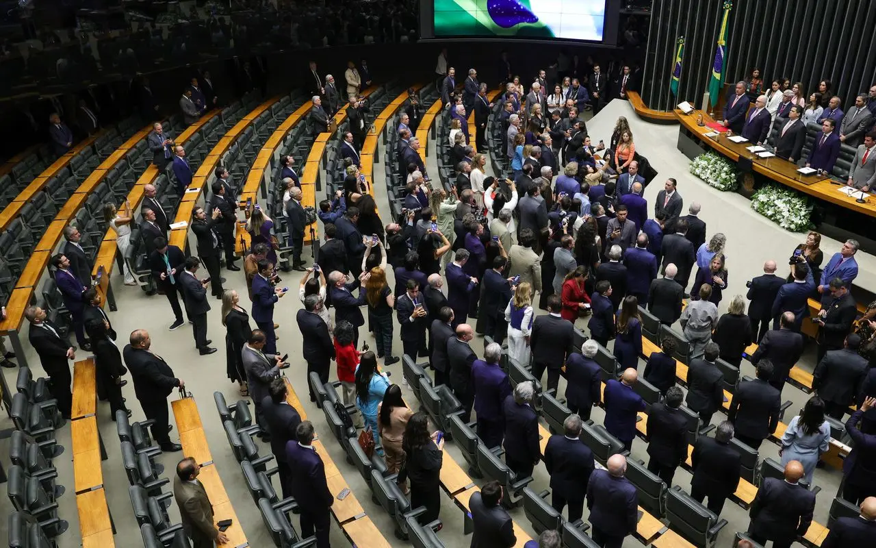Câmara deve decidir sobre "taxa das blusinhas" nesta segunda