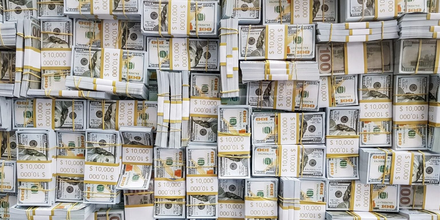 Dólar cai a R$ 5,14 com alívio no mercado externo Dólar cai a R$ 5,14 com alívio no mercado externo