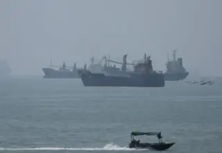 EUA e Irã retomam hostilidades; Ilha de Larak é atacada