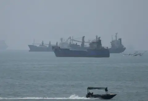 EUA e Irã retomam hostilidades; Ilha de Larak é atacada