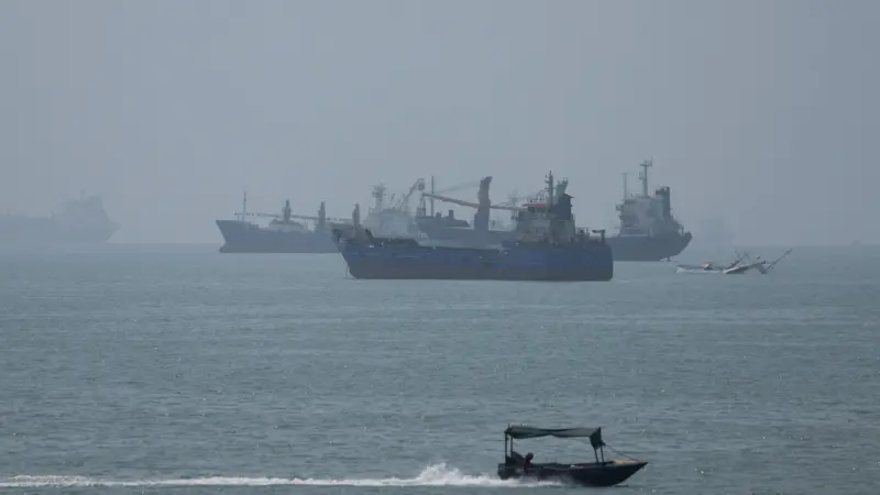 EUA e Irã retomam hostilidades; Ilha de Larak é atacada