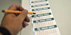Mega-Sena sorteia prêmio de R$ 3,5 milhões nesta terça-feira Mega-Sena sorteia prêmio de R$ 3,5 milhões nesta terça-feira