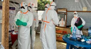 100 dias de crise: atrasos na resposta ao ebola agravam surto histórico 100 dias de crise: atrasos na resposta ao ebola agravam surto histórico