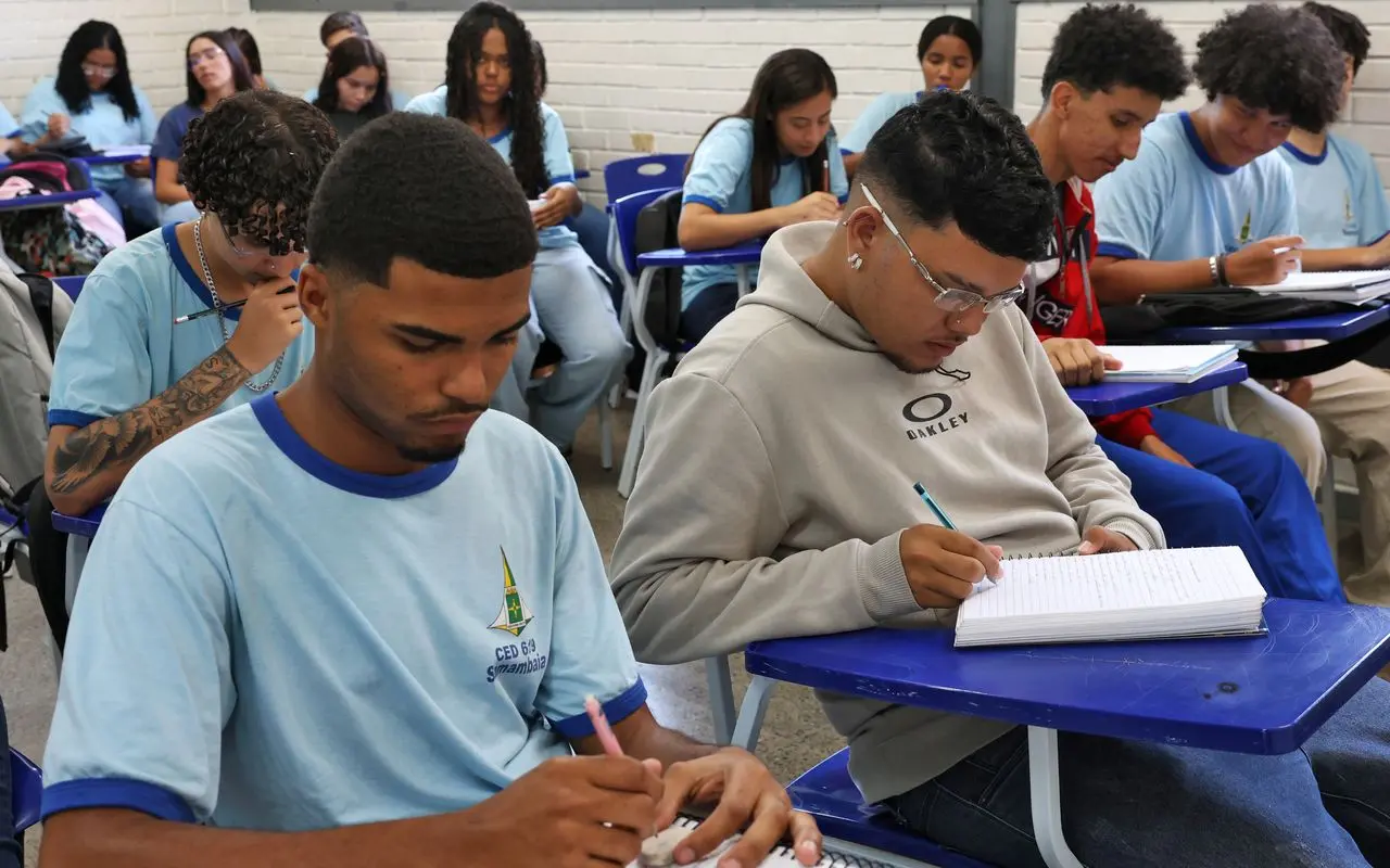 Pé-de-Meia: nascidos em novembro e dezembro recebem parcela de R$ 200