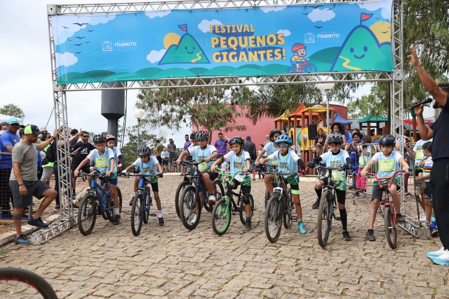 Festival Pequenos Gigantes reúne 275 crianças em provas de corrida e mountain bike em Itabirito