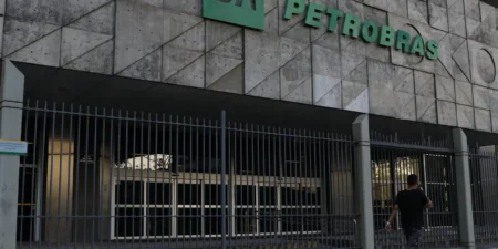 Petrobras negocia exploração em Gana para ampliar presença na África Petrobras negocia exploração em Gana para ampliar presença na África
