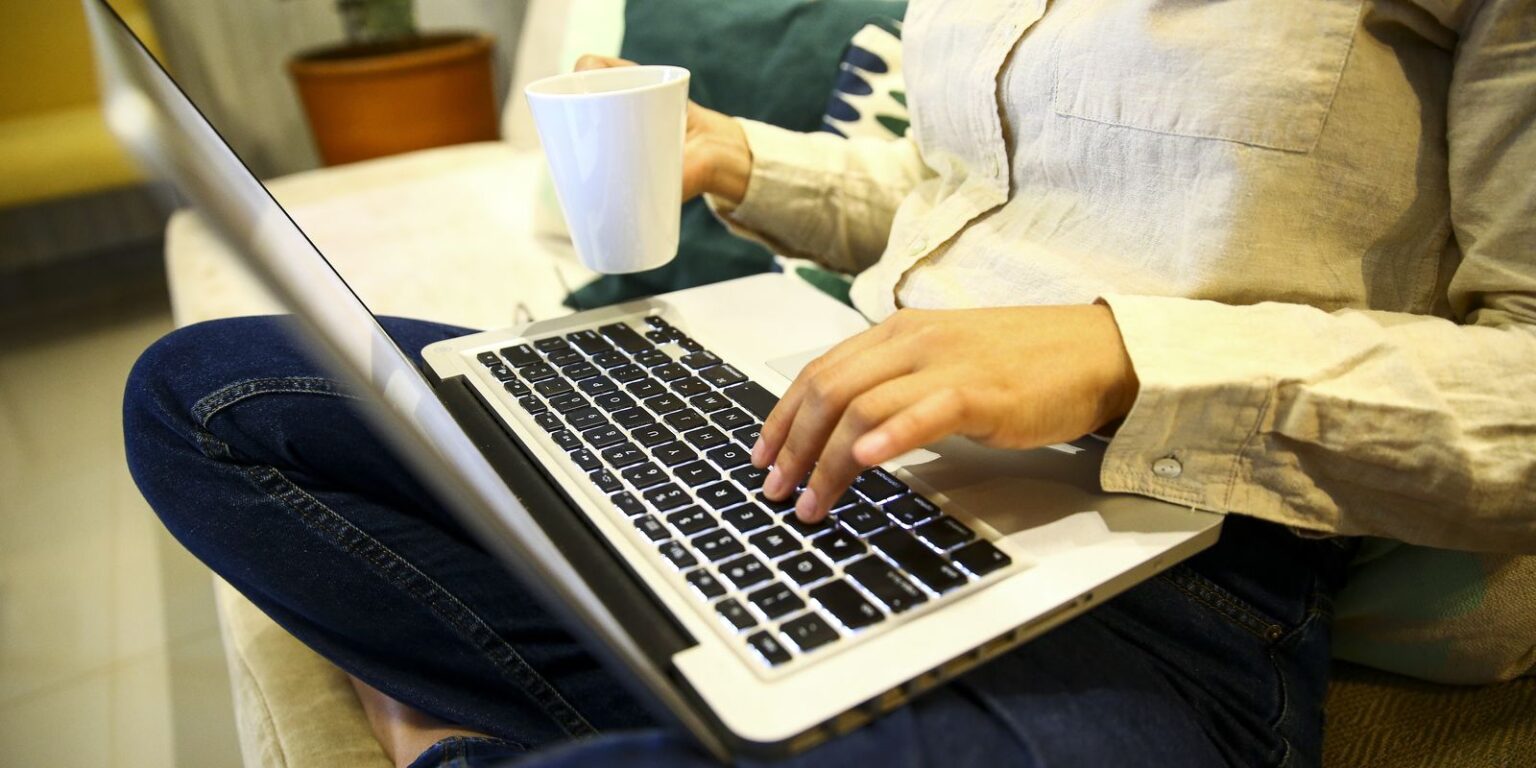 Sete em cada dez brasileiros temem comprar remédios pela internet Sete em cada dez brasileiros temem comprar remédios pela internet