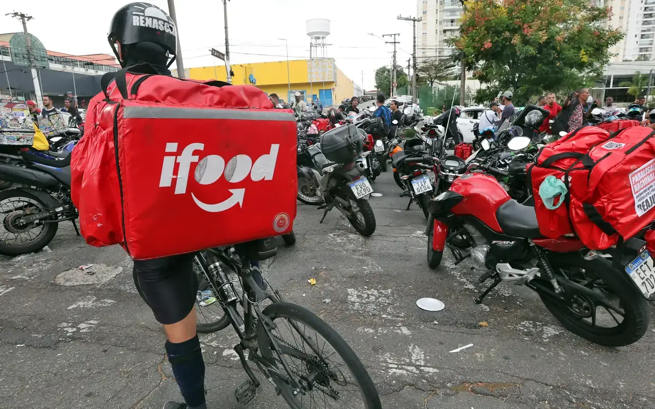 Brasil tem 2 milhões de pessoas que trabalham por meio de aplicativos