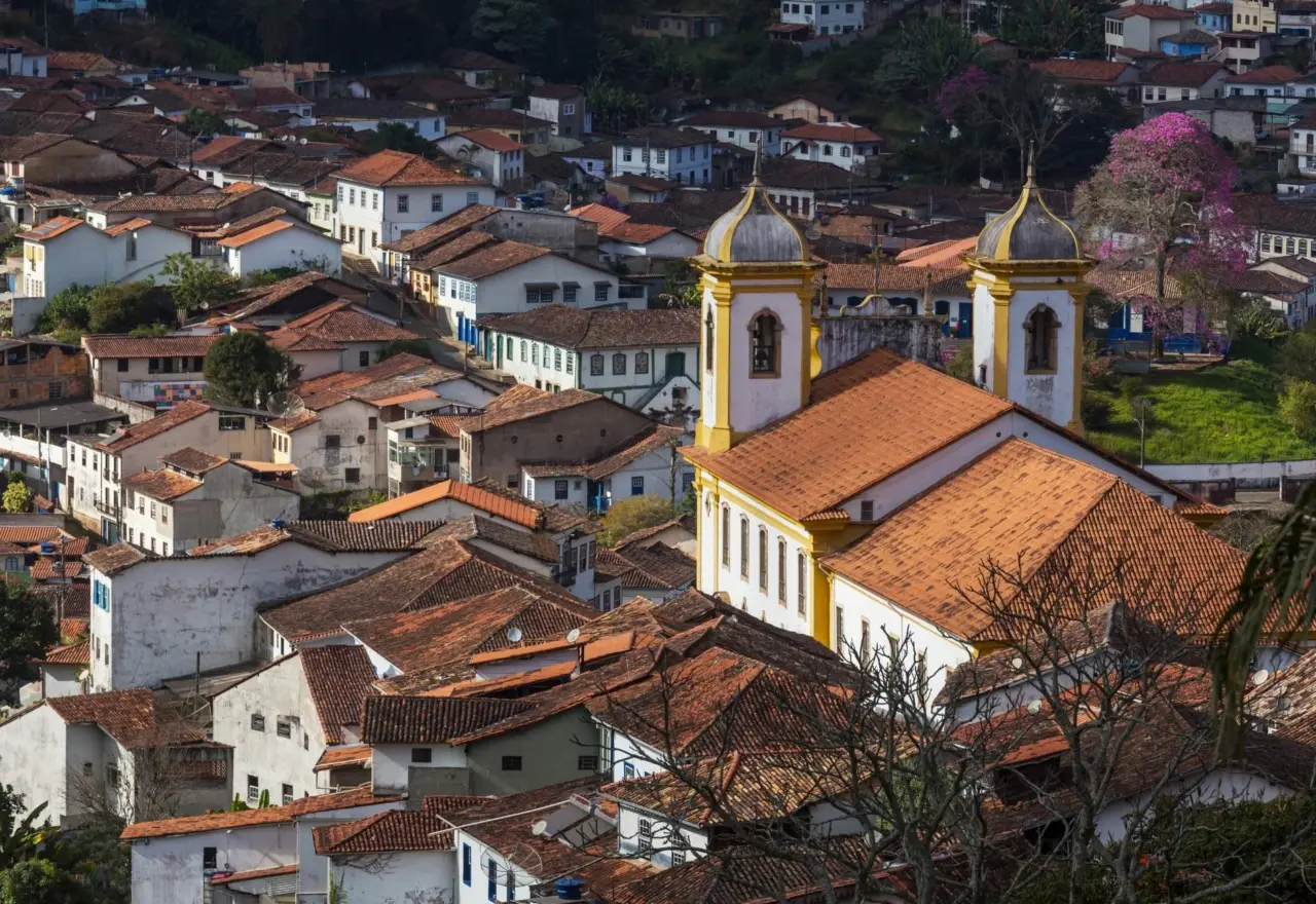 Durou 11 dias: Ouro Preto revoga decreto que exigia liberação do Ecad para eventos